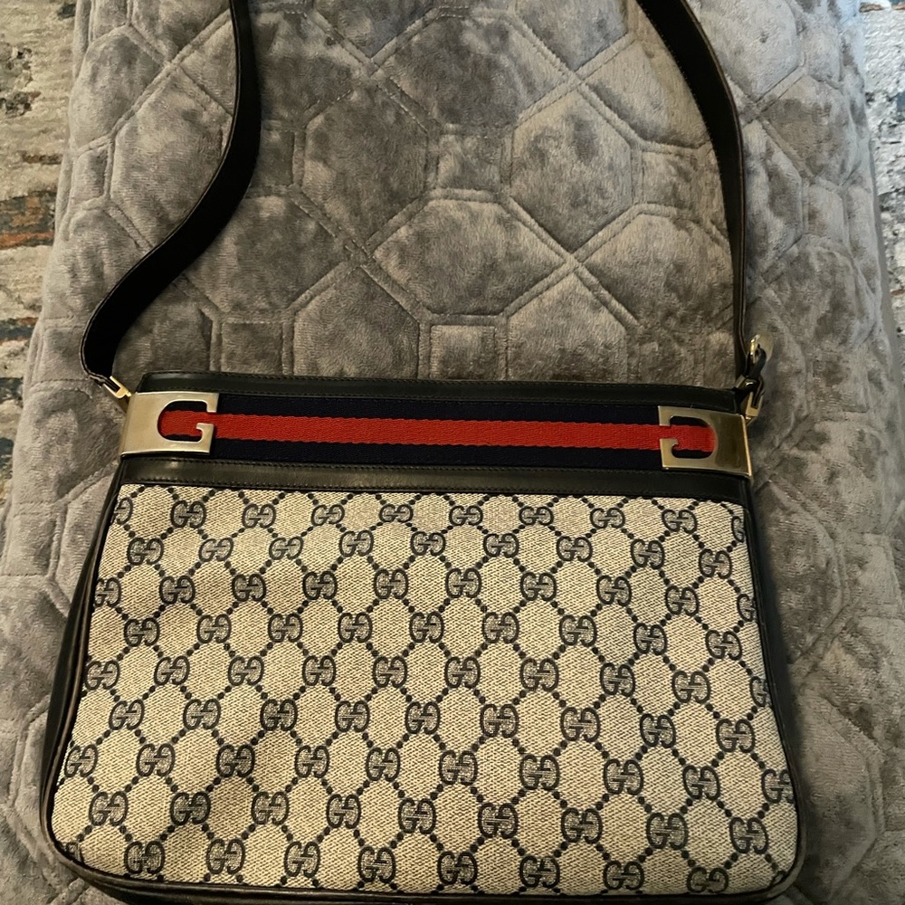 Vintage Gucci shoulder bag. Pre loved